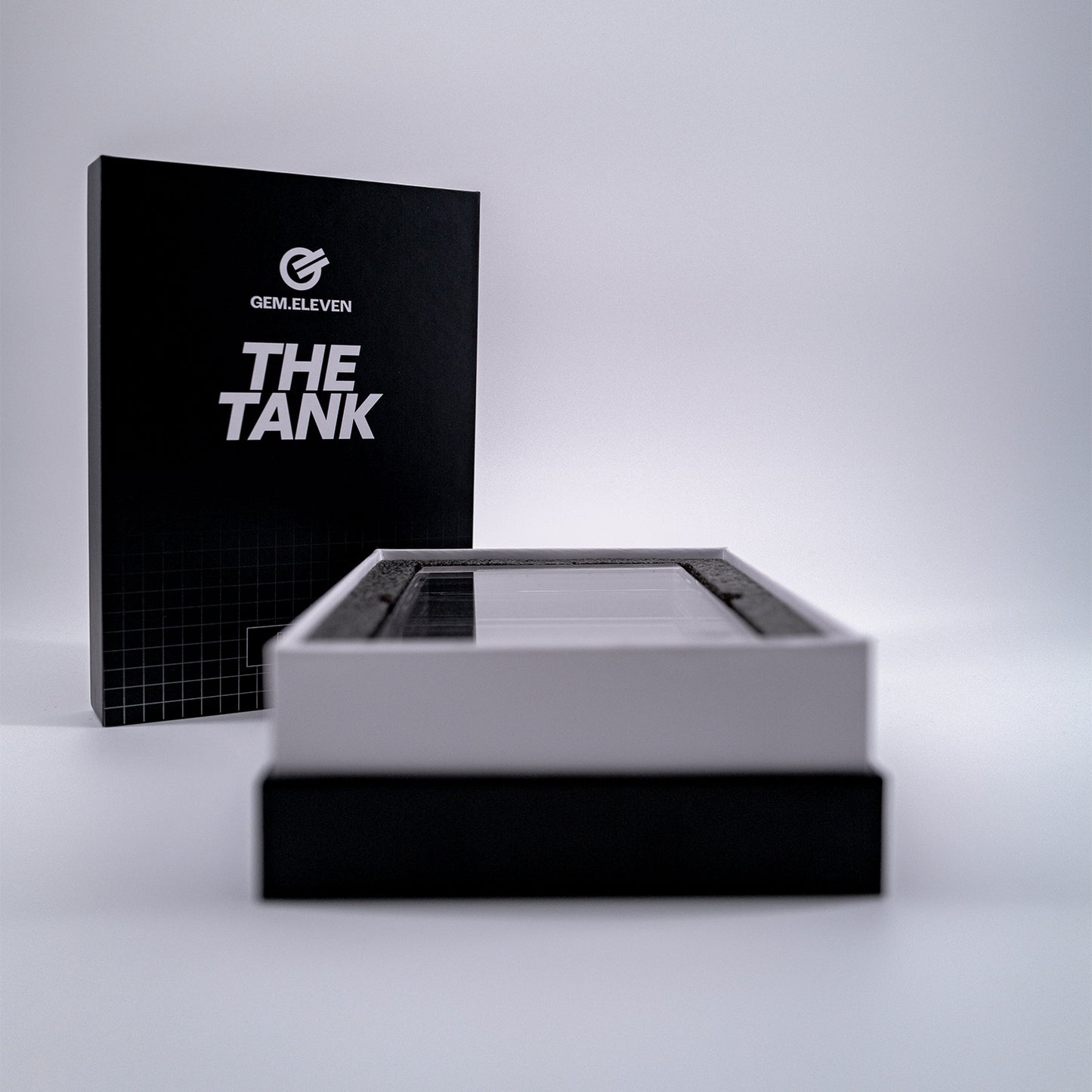 Gem.Eleven THE TANK – Acryl-Case für gegradete Karten (PSA)