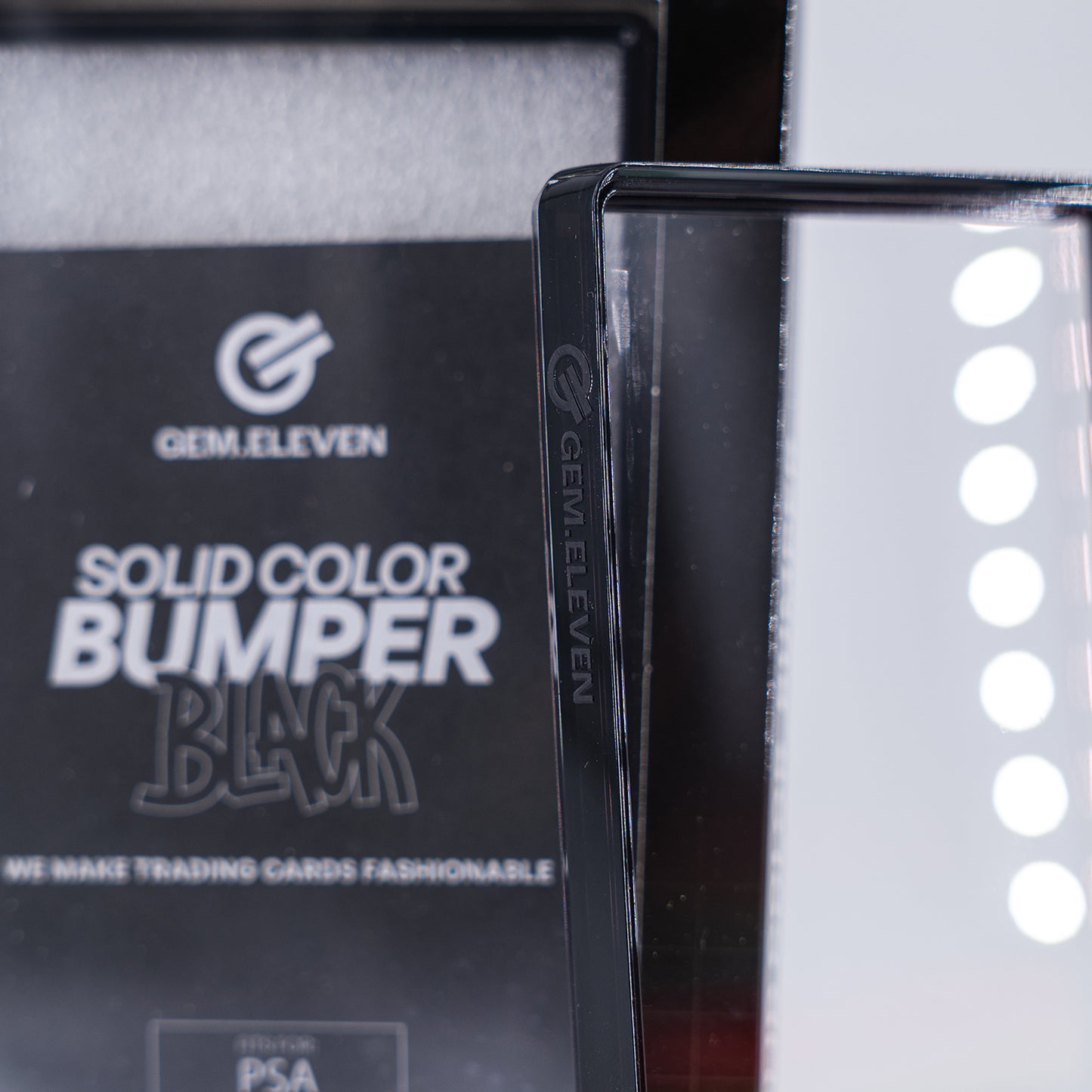 Gem.Eleven Solid Slab Bumper Schwarz (PSA) – Schutzrahmen für gegradete Karten